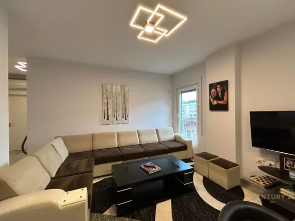 Tirane, jepet me qera apartament 3+1 Kati 3, 118 m² 1.100 € (21 dhjetori)