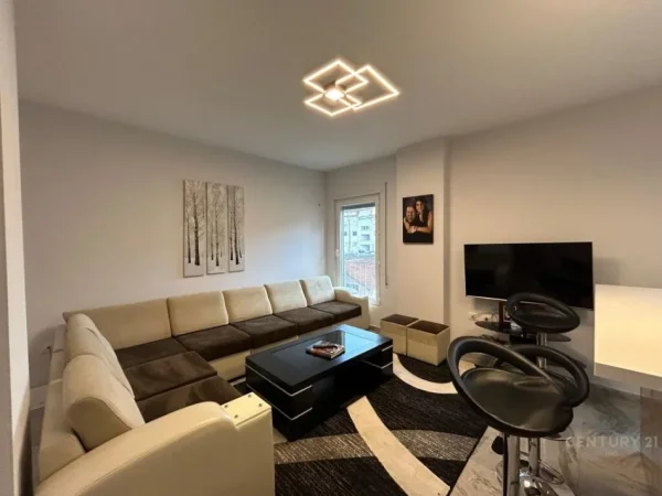 Tirane, jepet me qera apartament 3+1 Kati 3, 118 m² 1.100 € (21 dhjetori)