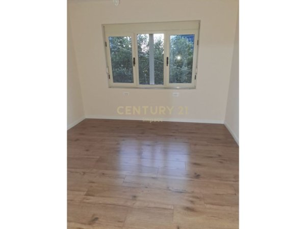 Tirane, jepet me qera zyre Kati 2, 70 m² 900 € (Rruga e barrikadave)