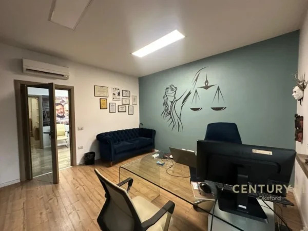 Tirane, jepet me qera zyre Kati 1, 105 m² 1.400 € (Bllok)