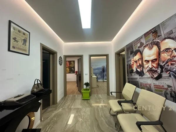 Tirane, jepet me qera zyre Kati 1, 105 m² 1.400 € (Bllok)