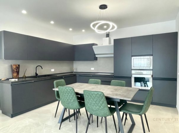 Tirane, jepet me qera apartament 2+1 Kati 10, 130 m² 2.000 € (Ish Blloku)