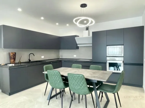 Tirane, jepet me qera apartament 2+1 Kati 10, 130 m² 2.000 € (Ish Blloku)