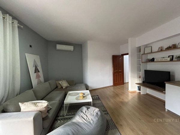 Tirane, jap me qera apartament 1+1 Kati 6, 112 m² 650 € (Rruga e dibres)