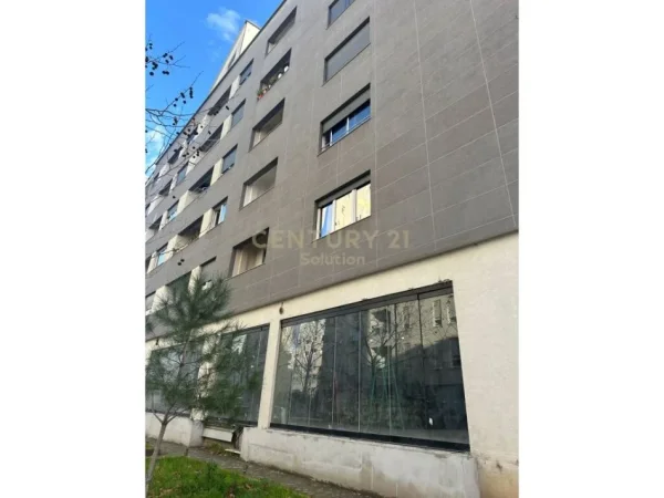 Tirane, shitet apartament 1+1 Kati 3, 62 m² 125.000 € (SHITET APARTAMENT 1+1 PRANE KOMPLEKSIT MAGNET)