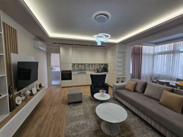 Tirane, shitet apartament 2+1 Kati 1, 108.000 m² 215.000 € (Apartament 2+1+2 Për Shitje tek Liqeni i Thate)