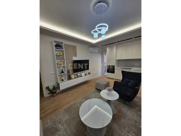 Tirane, shitet apartament 2+1 Kati 1, 108.000 m² 215.000 € (Apartament 2+1+2 Për Shitje tek Liqeni i Thate)