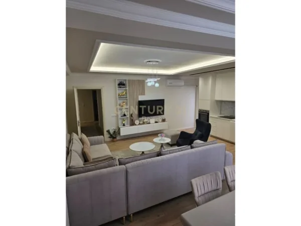 Tirane, shitet apartament 2+1 Kati 1, 108.000 m² 215.000 € (Apartament 2+1+2 Për Shitje tek Liqeni i Thate)