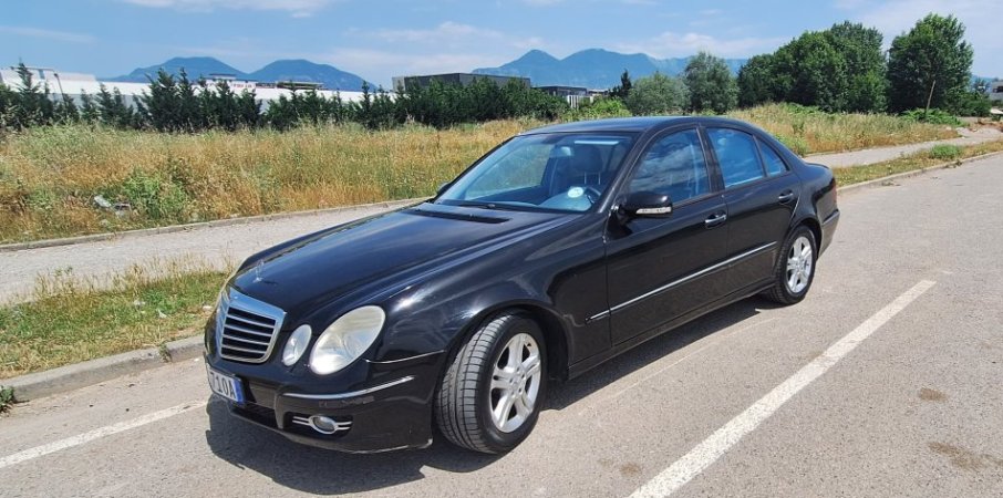 Tirane, shitet makine Mercedes-Benz Nafte, blu e errët manuale Kondicioner 250 km 6.000 €
