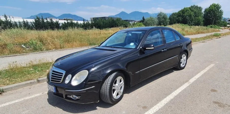Tirane, shitet makine Mercedes-Benz Nafte, blu e errët manuale Kondicioner 250 km 6.000 €