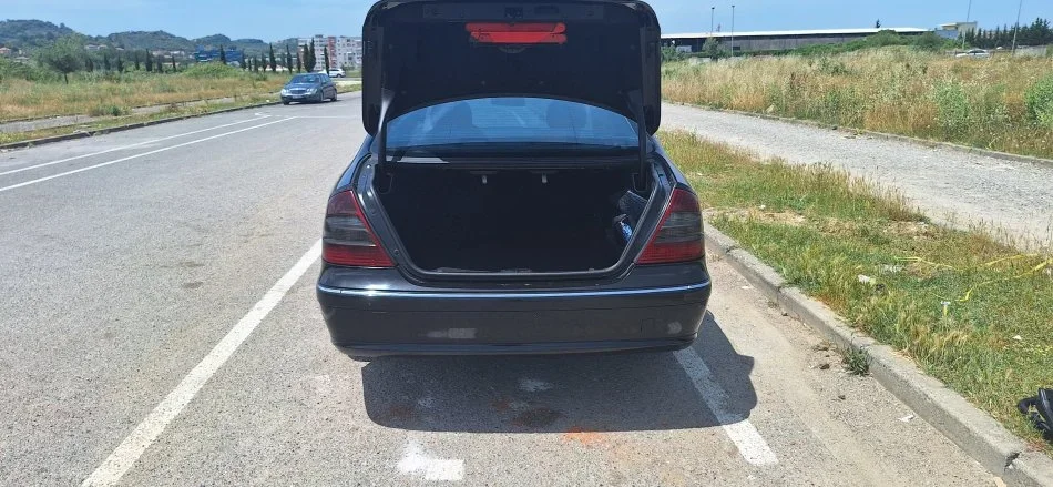 Tirane, shitet makine Mercedes-Benz Nafte, blu e errët manuale Kondicioner 250 km 6.000 €