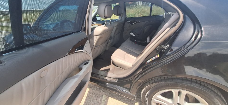 Tirane, shitet makine Mercedes-Benz Nafte, blu e errët manuale Kondicioner 250 km 6.000 €