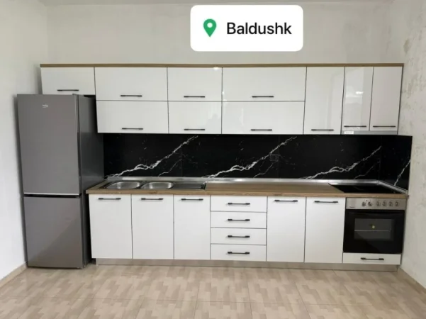 Tirane, shes Guzhina te Reja Akreliku + Paisje 1.100 €