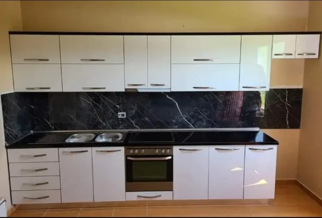 Tirane, shes Guzhina te Reja Akreliku + Paisje 1.100 €