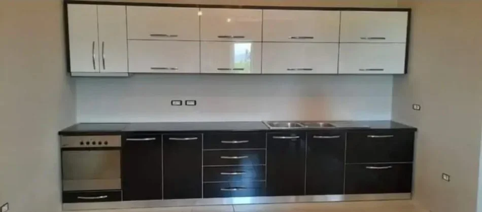 Tirane, shes Guzhina te Reja Akreliku + Paisje 1.100 €