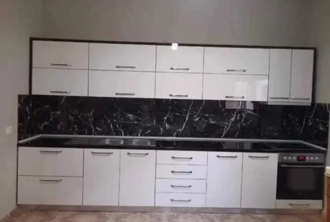 Tirane, shes Guzhina te Reja Akreliku + Paisje 1.100 €