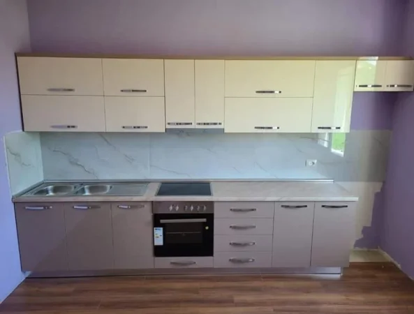 Tirane, shes Guzhina te Reja Akreliku + Paisje 1.100 €