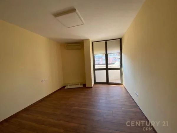 Tirane, jap me qera zyre , 130 m² 1.200 € (Ish Blloku)