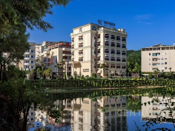 Tirane, shes ambjent biznesi Kati 0, 87 m² 345.000 € (Liqeni i Thatë)