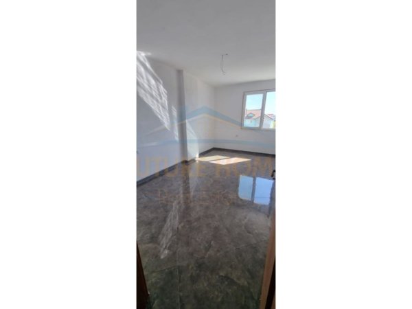 Durres, shitet apartament 3+1 Kati 4, 117 m² 98.000 € (Shkozet,Durres)