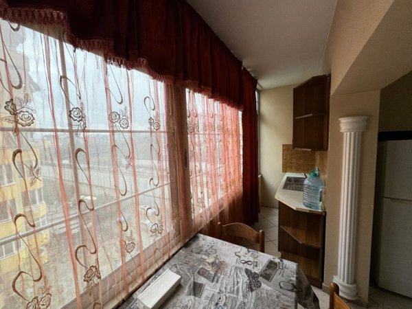Tirane, jepet me qera apartament 1+1+Aneks+Ballkon Kati 5, 80 m² 500 € (komuna e parisit)