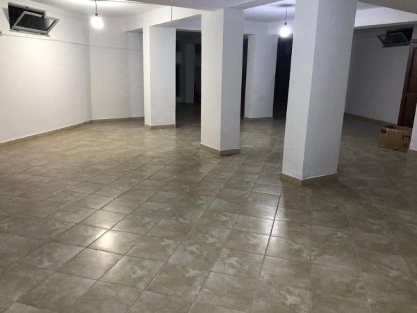 Tirane, jepet me qera magazine Kati -1, 130 m² 500 € (rruga naim frasheri)