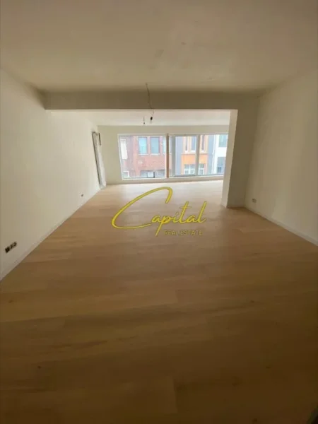 Tirane, jepet me qera zyre Kati 8, 130 m² 1.500 € (RRUGA E DIBRES)