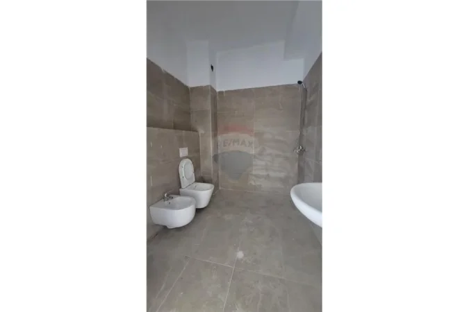 Tirane, shes apartament duplex 4+1 Kati 0, 208 m² 398.500 € (Rruga e Zallit - Rezidenca Kodra e Diellit, Shqipëri)