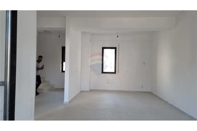 Tirane, shes apartament duplex 4+1 Kati 0, 208 m² 398.500 € (Rruga e Zallit - Rezidenca Kodra e Diellit, Shqipëri)