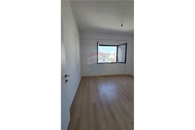 Tirane, shes apartament duplex 4+1 Kati 0, 208 m² 398.500 € (Rruga e Zallit - Rezidenca Kodra e Diellit, Shqipëri)