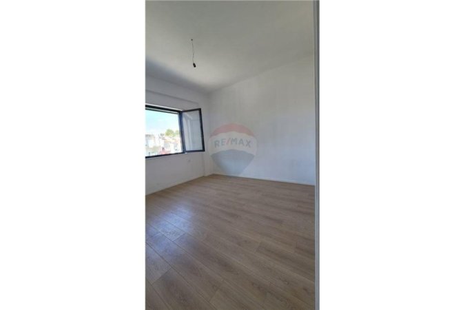 Tirane, shes apartament duplex 4+1 Kati 0, 208 m² 398.500 € (Rruga e Zallit - Rezidenca Kodra e Diellit, Shqipëri)
