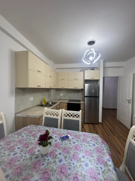Tirane, jepet me qera apartament 1+1+Ballkon , 65 m² 400 € (Astir vila L)