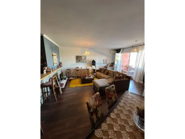 Tirane, shitet apartament 2+1+Ballkon Kati 2, 116 m² 180.000 € (KOPSHTI BOTANIK)