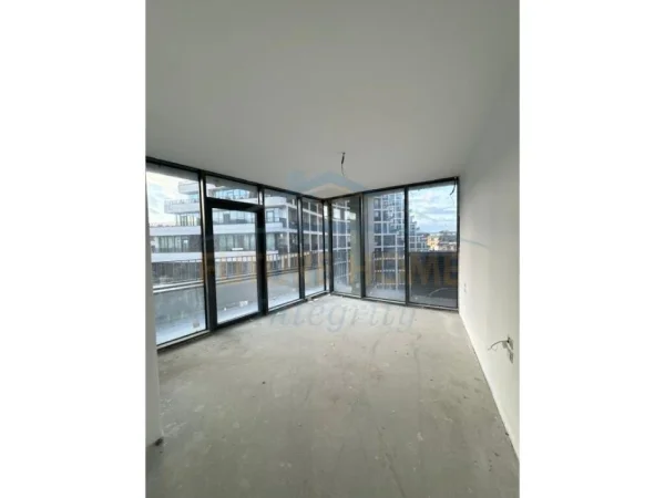 Tirane, shitet apartament 3+1+Ballkon Kati 5, 204 m² 614.100 € (LIQENI I TIRANES)