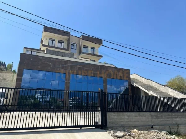 Tirane, jepet me qera ambjent biznesi , 750 m² 5.000 € (Sauk Tirane)