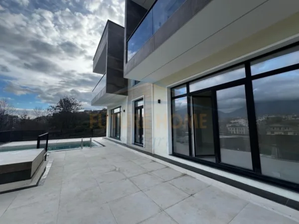 Tirane, jepet me qera ambjent biznesi , 750 m² 5.000 € (Sauk Tirane)