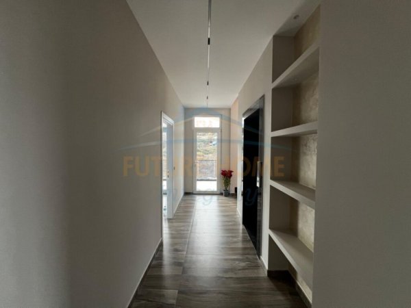 Tirane, jepet me qera ambjent biznesi , 750 m² 5.000 € (Sauk Tirane)