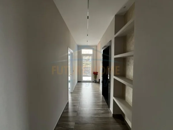 Tirane, jepet me qera ambjent biznesi , 750 m² 5.000 € (Sauk Tirane)
