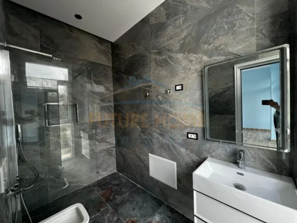 Tirane, jepet me qera ambjent biznesi , 750 m² 5.000 € (Sauk Tirane)