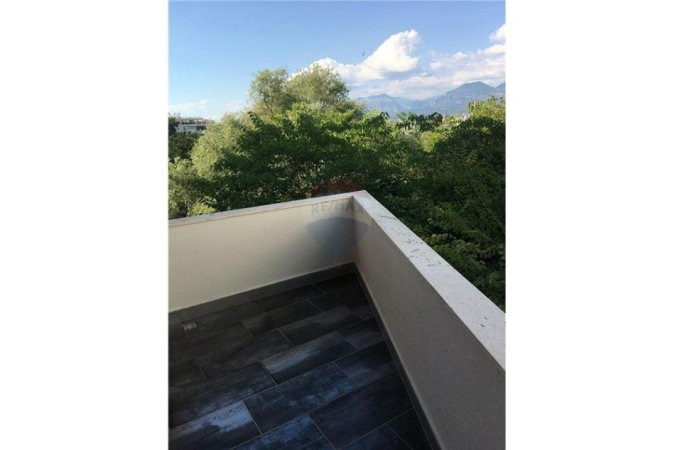 Tirane, jepet me qera 2+1+2 +Ballkon Kati 3, 110 m² 450 € (Kopshti Botanik)