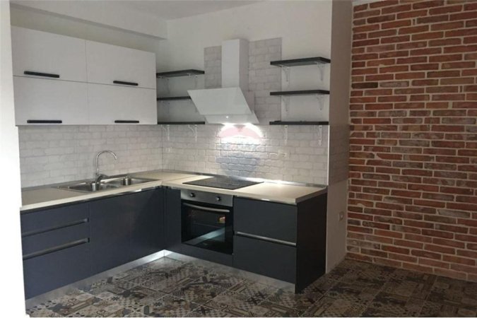 Tirane, jepet me qera 2+1+2 +Ballkon Kati 3, 110 m² 450 € (Kopshti Botanik)