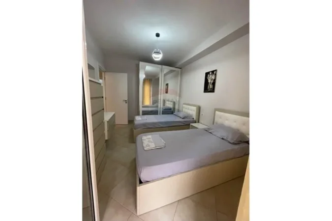 Tirane, jepet me qera apartament 2+1+Ballkon Kati 3, 89 m² 700 € 