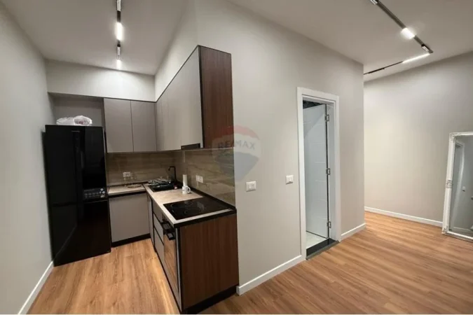 Tirane, jepet me qera apartament 2+1 Kati 4, 85 m² 800 € (QIRA APARTAMENT MODERN, KOMUNA E PARISIT!)