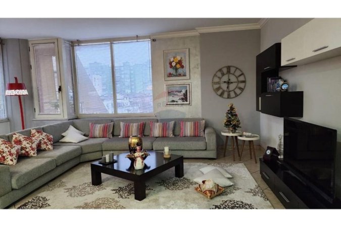Tirane, jepet me qera apartament 2+1 Kati 3, 100 m² 800 € 