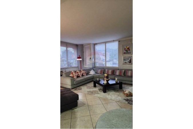Tirane, jepet me qera apartament 2+1 Kati 3, 100 m² 800 € 