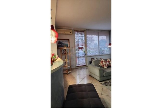 Tirane, jepet me qera apartament 2+1 Kati 3, 100 m² 800 € 
