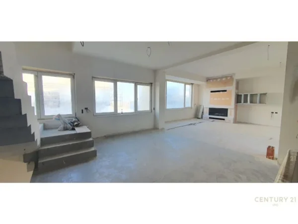 Tirane, jepet me qera Vile 2 Katshe , 400 m² (Rezidenca Kodra e Diellit 2)