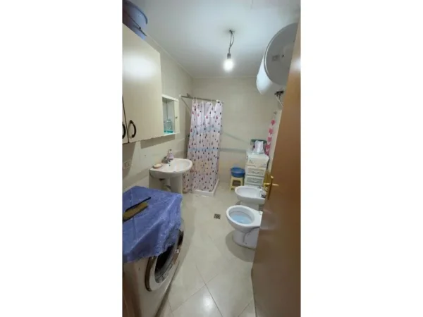 Tirane, shitet apartament 1+1 Kati 2, 80 m² 199.000 € (Rruga e Bogdaneve)