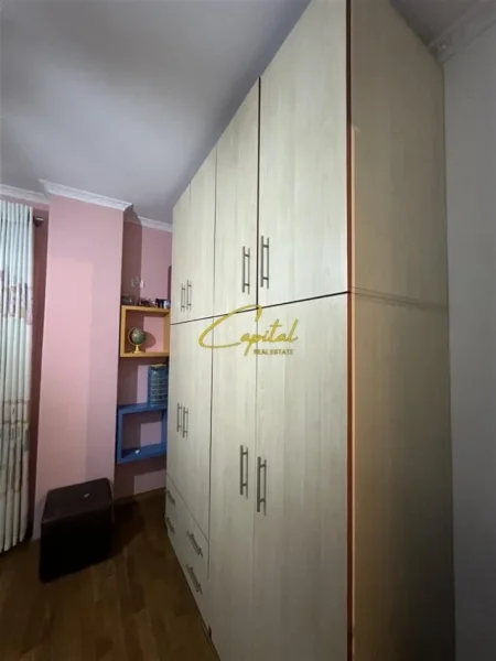 Tirane, jepet me qera apartament 2+1 Kati 2, 100 m² 600 € (LIQENI I THATE)