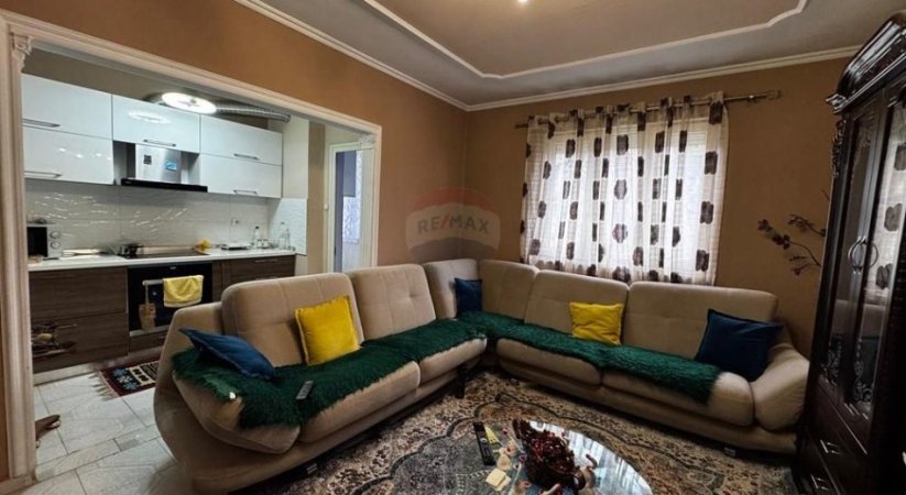 Tirane, jepet me qera 1+1 , 55 m² 380 € (Oxhaku tek Porcelane)